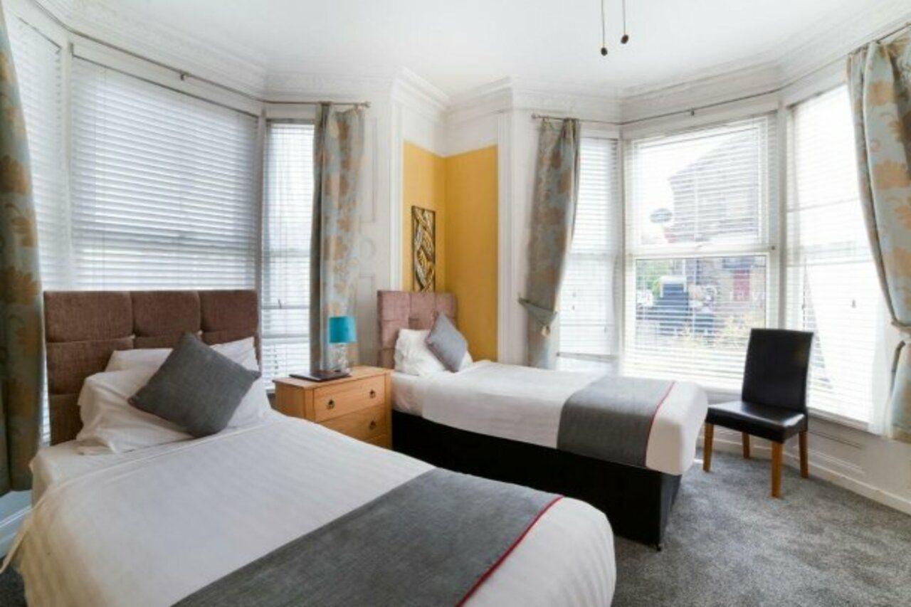 Diamonds Villa Near York Hospital Extérieur photo