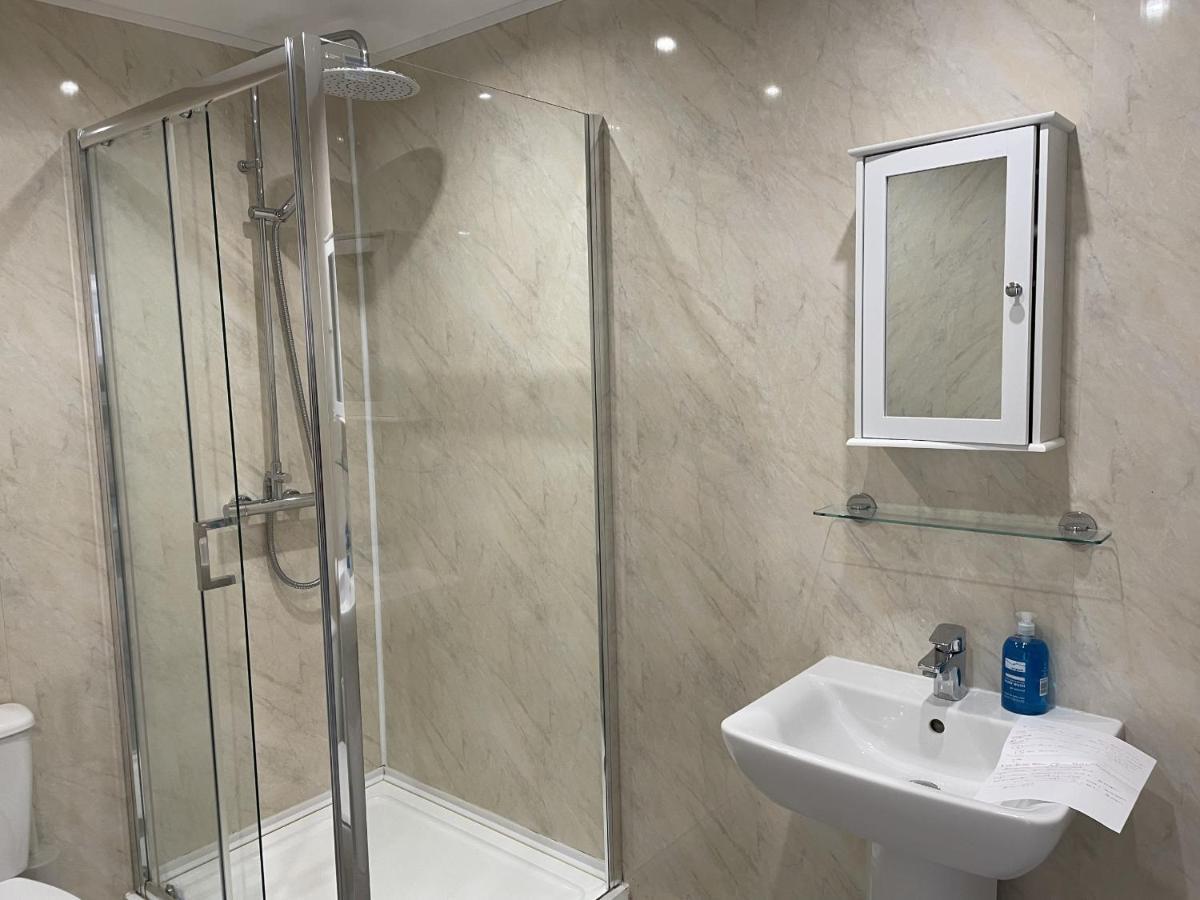 Diamonds Villa Near York Hospital Extérieur photo