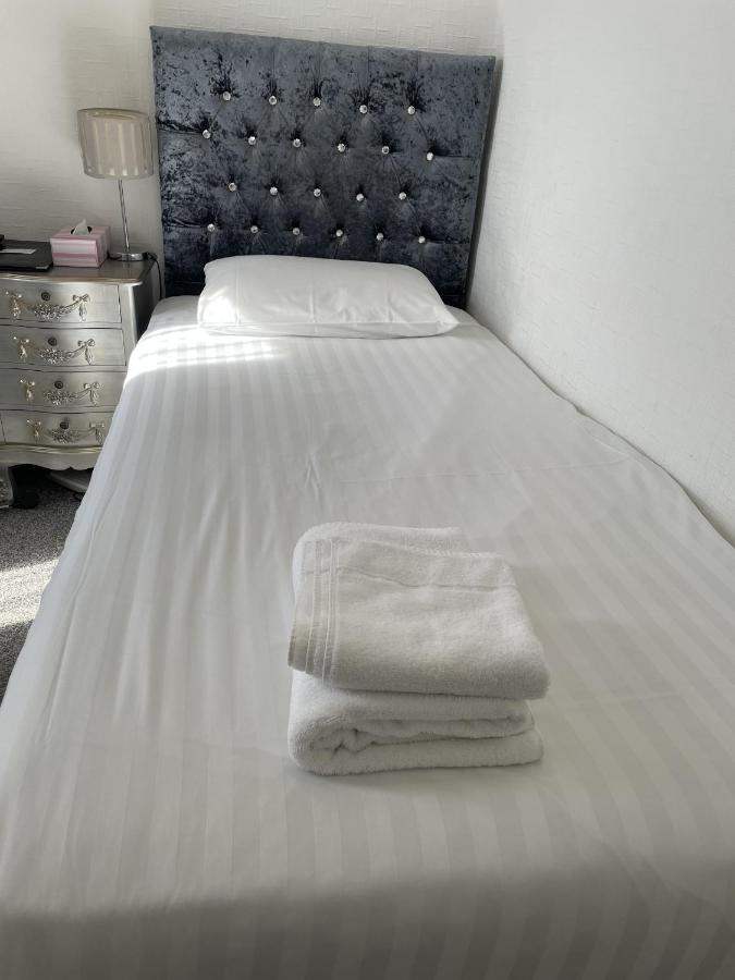 Diamonds Villa Near York Hospital Extérieur photo