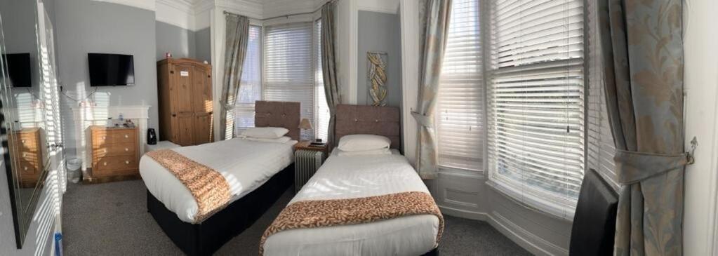 Diamonds Villa Near York Hospital Chambre photo